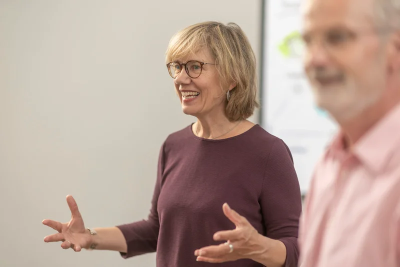 Nicole neben Roland in einem Coaching