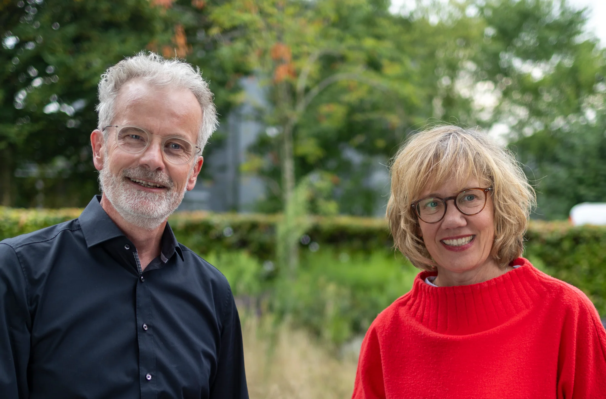 Nicole und Roland draußen